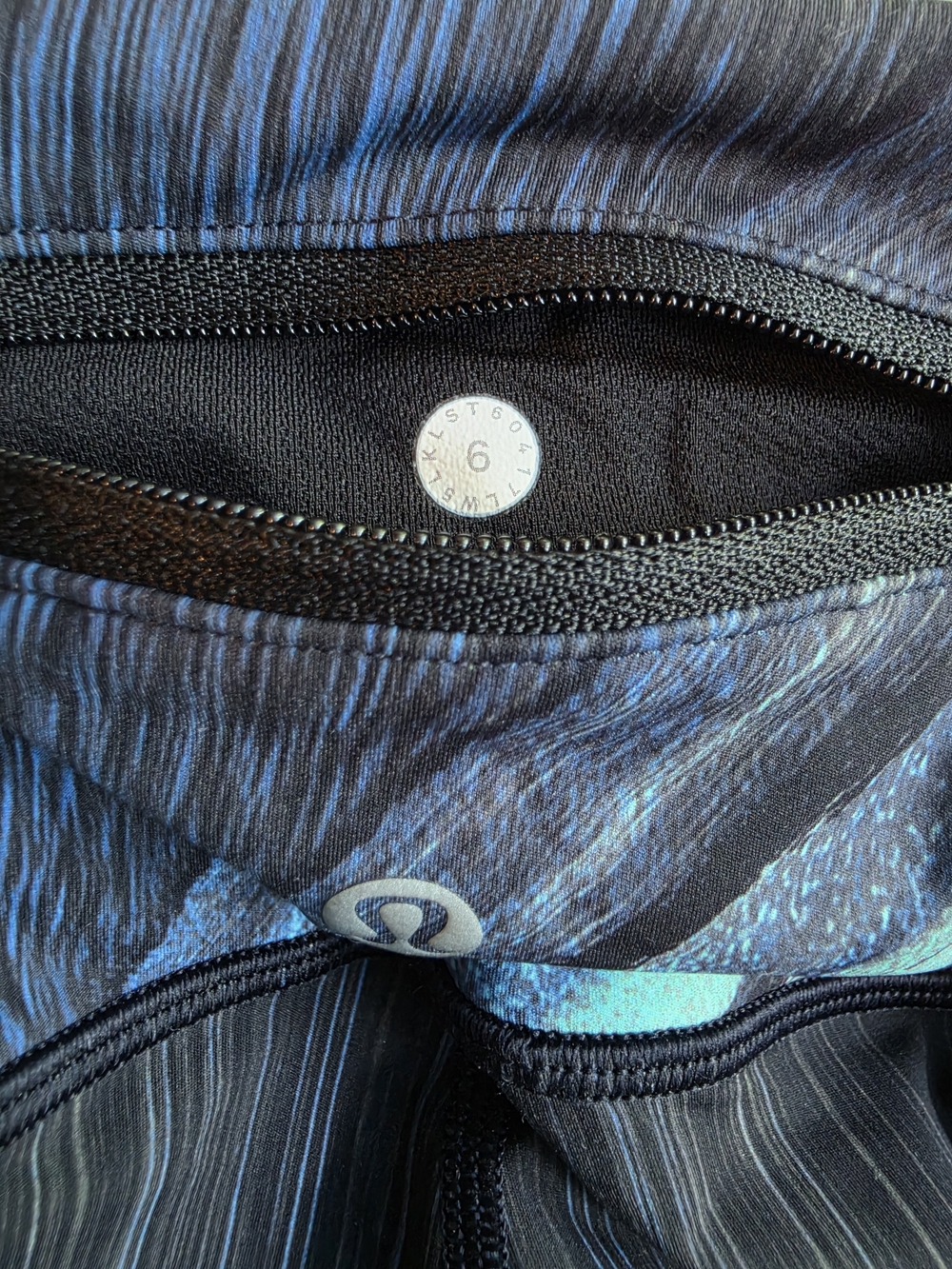 Lululemon Abstract Print Leggings Lux Material Black W/Blue, Teal & Magenta, Red - Picture 8 of 8